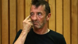 Entinen AC/DC-rumpali Phil Rudd palasi lavalle – näin mieheltä sujuvat yhtyeen klassikot