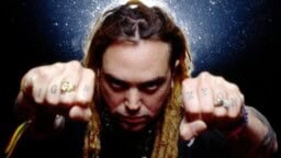 Max Cavalera puolustaa Axl Rosea nettikritiikiltä: ”Tuollainen on ihan skeidaa, jättäkää kaveri rauhaan”