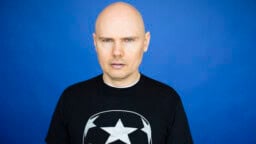 Rohkea veto: toimittaja kutsui Smashing Pumpkinsin musiikkia muoviseksi päin Billy Corganin naamaa