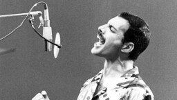 Tiesitkö? Freddie Mercury harkitsi Bohemian Rhapsody -klassikolle toisenlaista nimeä sanoituksia rustatessaan