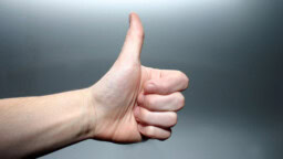 UCR: Vinnie Vincent myy uusia biisejä 200 dollarin kappalehintaan – haukkuu hintoja kauhistelevat pataluhaksi