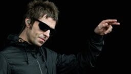 Edinburghin kaupunginvaltuusto kuvaili Oasis-faneja väitetysti viinaan meneviksi ja ”meluaviksi keski-ikäisiksi miehiksi” – Liam Gallagher hiiltyi