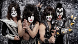 Nyt se on varmaa: Gene Simmonsin ja Paul Stanleyn yhteisesiintyminen muuttui täysiveriseksi Kiss-reunioniksi
