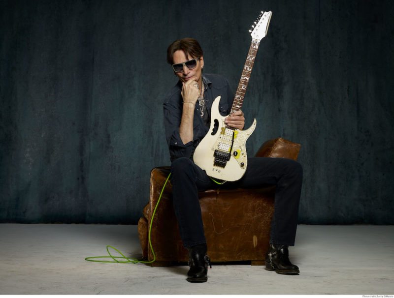 steve vai_photographer_larry-dimarzio_075 - Soundi.fi