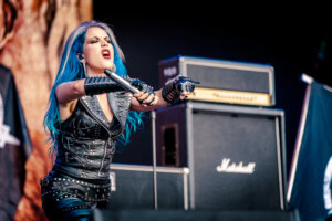 Arch Enemy -solisti on huolissaan metallimusiikin tulevaisuudesta alan mestareiden vetäydyttyä areenoilta