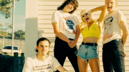 Amyl and the Sniffersin keikka peruttiin viime minuuteilla – yhtye pahoitteli kuittaamalla fanien kymmenien tuhansien baarilaskun