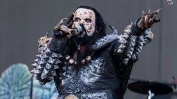 ”Ne tikarit upposivat syvälle sydämeen” – Lordi muistelee, miten osa metalliyleisöstä hylkäsi bändin euroviisuvoiton jälkeen