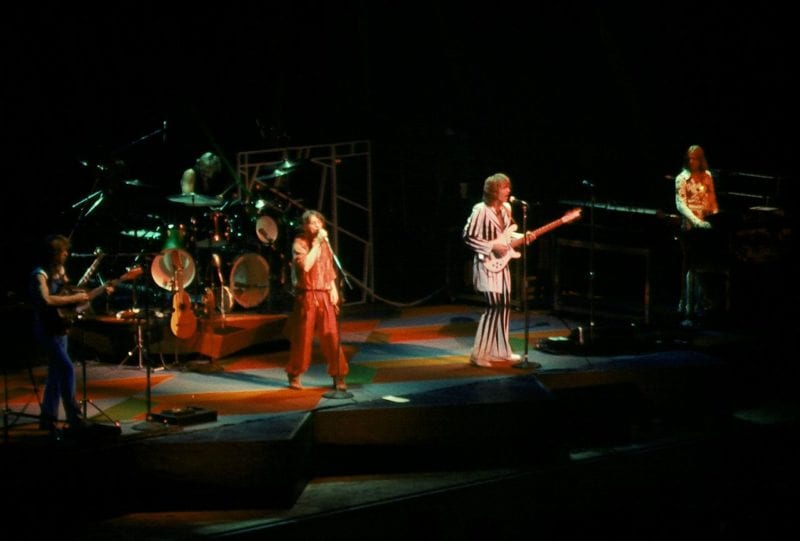 1280px-Yes_concert - Soundi.fi
