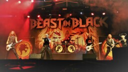Beast in Black tiedottaa olevansa yhtä jäsentä köyhempi, Helloween-kiertue jatkuu nelimiehisenä