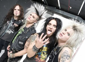 Kun hätä on suurin, Popeda auttaa: Crashdietin rumpali jättäytyy sivuun, tuuraaja löytyi Suomesta