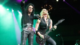 Dynaaminen duo iskee jälleen – Nita Straussin uusimmalla singlellä lauluosuudet tulkitsee Alice Cooper