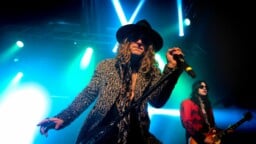 Livearvio: Gunnareiden ja Aerosmithin jäljissä kulkeva Dirty Honey todisti Tavastialla olevansa showmiesten bändi