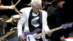 Adam Clayton joutuu uuden ja kovan paikan eteen, kun U2 aloittaa Las Vegas -residenssinsä – ”En tiedä, millaista se tulee olemaan…”