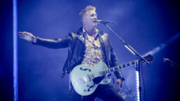 Queens of the Stone Age -keulakuva kommentoi huoltajuuskiistaa ja riitojaan ex-vaimon kanssa ensimmäistä kertaa julkisesti – Julkaisi aiheesta pitkän selonteon