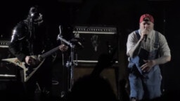 No nyt on tyylikästä: Limp Bizkit -jäsenistö palasi keikkakantaan uusin, melko eriskummallisin habituksin