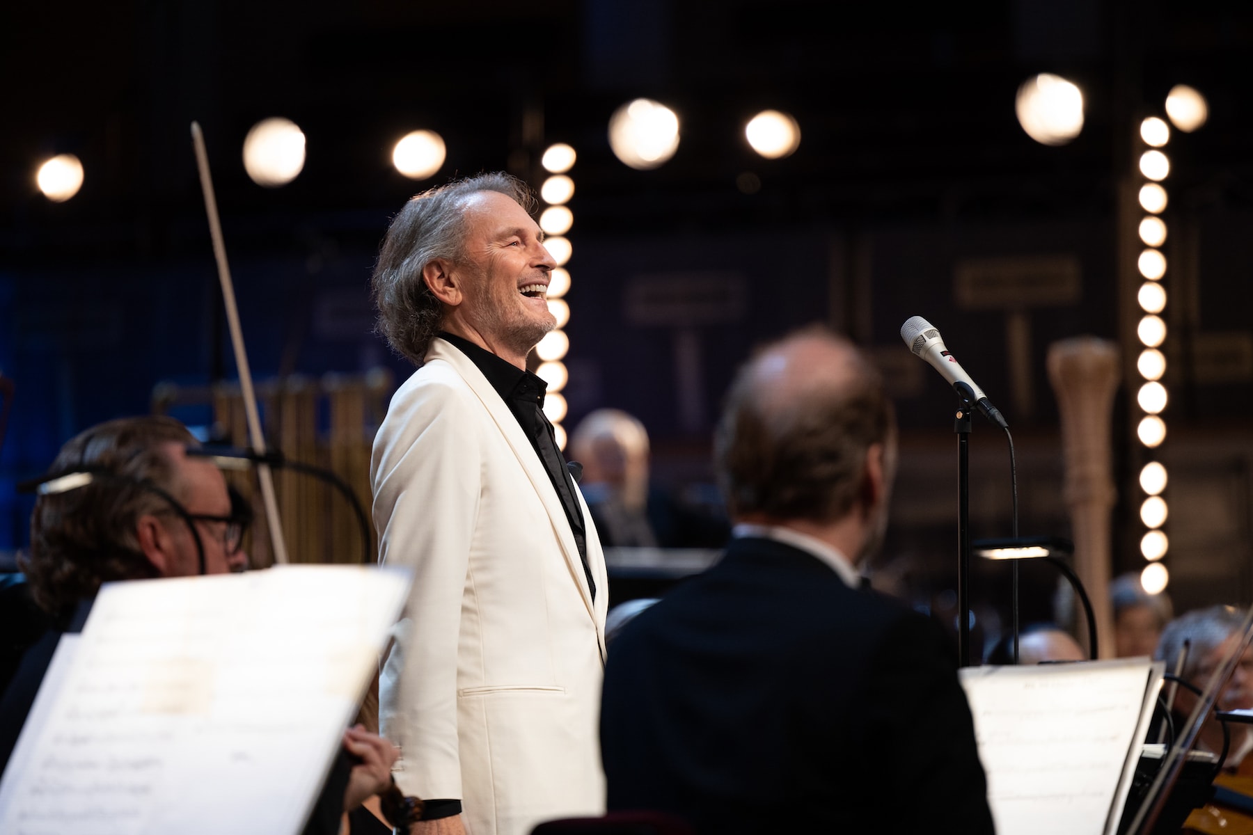 Sommaren är kort, sanoi Tomas Ledin kun Suomeen sinfoniaorkesterin