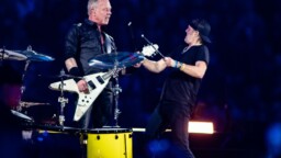 Kumpi lähtee tykimmin, kasarivuosien klassikko vai ysärin riffisirkus? Metallica julkaisi jälleen keikkavideoita