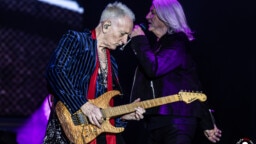 ”Steven kuolema on ehdottomasti vaikeinta, mitä olemme joutuneet kokemaan” – Def Leppard kertoo synkimmistä hetkistään