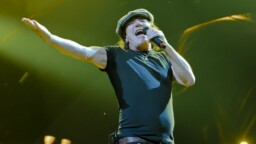 Brian Johnson on aivan tohkeissaan AC/DC:n paluusta keikkalavoille, sanoo laulajan pitkäaikainen yhteistyökumppani