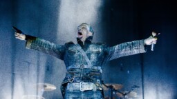 Helsingissä vieraillut Till Lindemann sai takahuoneeseen suomalaisvieraita toivottelemaan hyvää joulua