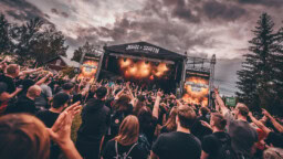 John Smith Rock Festival julkisti viimeiset lisäykset ulkolavojen ohjelmistoon – Mukana goottisynkistelyä, thrashiä ja sinfonista metallia