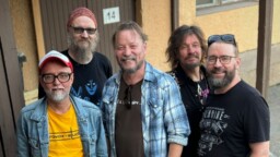 Pauli Hanhiniemen Perunateatteri suuntaa jälleen tien päälle – Syksyllä luvassa seitsemän keikan kiertue