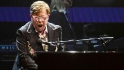 Sir Elton John antaa tärkeän neuvon kaikille musiikkiuraa aloitteleville – ”Pahinta, mitä voi tapahtua…”
