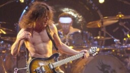 Huhumylly pyörii: Alex Van Halen työstää uutta Van Halen -levyä nimekkään kitaristin avustuksella