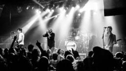 Brittiläisen punk-legendan jäsenet väittävät, ettei heitä päästetty Yhdysvaltoihin – ”Suhteeni maahan on toistaiseksi jäissä”