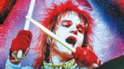 Kirja-arvio: Twist Twist on lämminhenkinen dokumentaari suomalaisen rockrumpaloinnin ensimmäisestä superstarasta