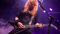 Taas mennään: Dave Mustaine vihjaa Metallican nyysineen tunnetuimman riffinsä