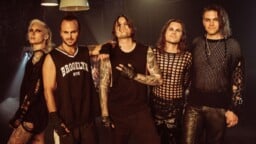 The Rasmus julkaisi Blind Channel -laulajalla vahvistetun singlen – ”Olen aina saanut kuulla olevani friikki”