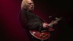 Thin Lizzy -kitaristi kertoo kokeneensa kovia – ”Lääkäri sanoi, että kuolin leikkauspöydälle”