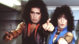 ”Tunsin oloni petetyksi” – Paul Stanley ei katsonut hyvällä Gene Simmonsin touhuja kasarilla