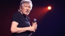 Roger Waters kertoo ilouutisia Pink Floydin ystäville sekä liikuttavan tarinan miehestä nimeltä Syd Barrett
