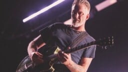 ”Tiesin, että jotain on pahasti vialla” – Josh Homme kertoo hurjan tarinan uuden levyn tuskaisista äänityksistä
