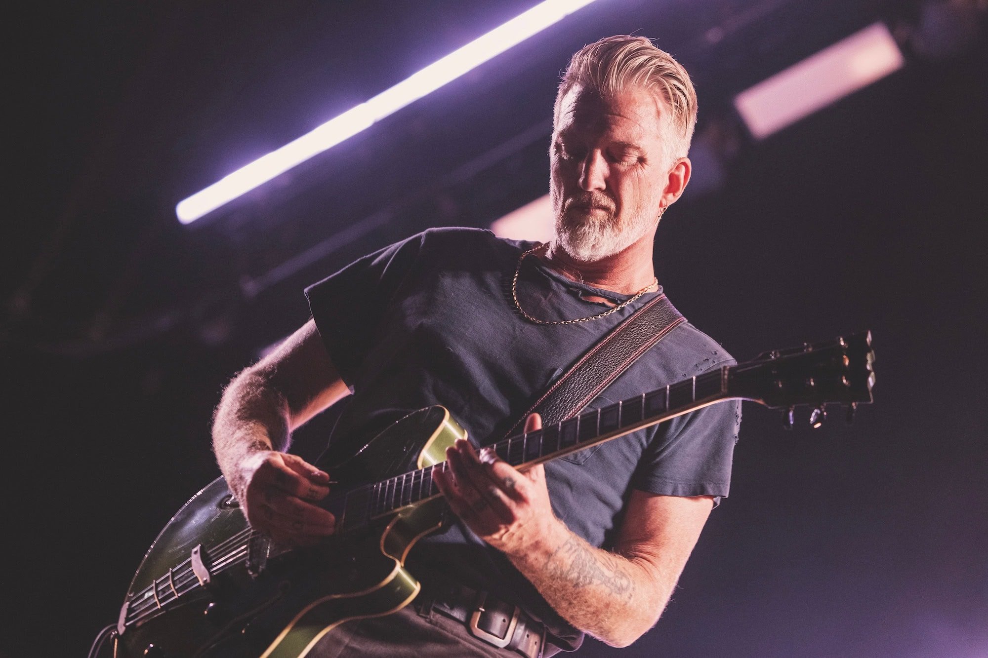 ”Tiesin, että jotain on pahasti vialla” – Josh Homme kertoo hurjan tarinan uuden levyn tuskaisista äänityksistä
