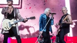 ”Taidan ostaa hänelle kaljan, tai kaksi tai kolme” – Def Leppard -kitaristi on ikuisesti kiitollinen hyväntekijälleen