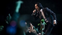 Minkä elokuvan Nick Cave on katsonut niin usein, että osaa sen ulkoa? Laulaja nimeää suosikki- ja inhokkileffansa