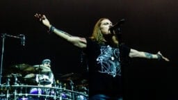 Dream Theater teki Pompejin-keikallaan kunniaa progelegendalle yllättävällä tavalla – videoita julki