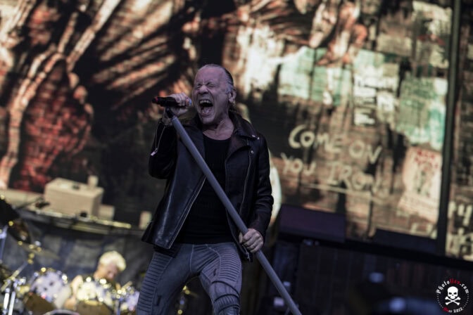 Bruce Dickinsonin tulevalla musiikkivideolla nähdään useista kauhuelokuvista tuttu näyttelijä – julkaisi otoksen kuvauksista