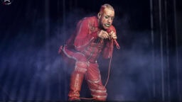 Sinulla ei ole sydäntä, toteaa Till Lindemann – tällaista menoa nähtiin Rammstein-laulajan sooloyhtyeen keikalla Puolassa