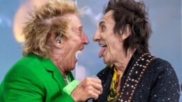Rod Stewart marssitti lavalle kovan luokan vierailijoita Glastonburyssä – nähtiinpä keikalla Faces-reunionkin