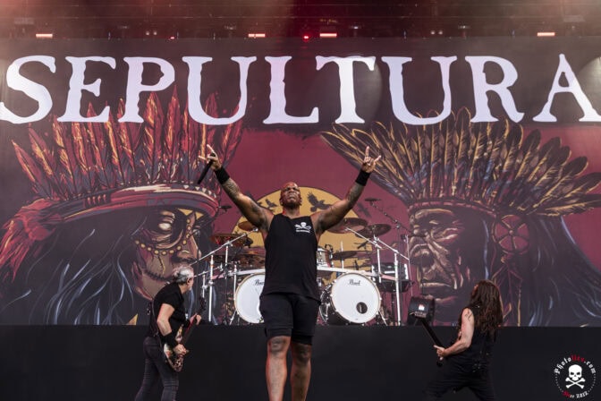 Brasilian metallilegenda tarjoaa viimeiseksi jäävältä julkaisultaan näytepalaksi raskaasti jyräävän The Place -singlen lyriikkavideoineen