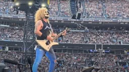 Limp Bizkitin kitaristi päätti sitten lämmitellä Metallicaa James Hetfieldiksi pukeutuneena – katso video