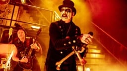 King Diamond peruu keikkojaan terveysongelmien vuoksi – yrittää palata lavalle nopeammin kuin lääkäri suosittelee