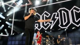 AC/DC:n kiertue etenee – katso, millaisessa kunnossa yhtye saapuu pian Tallinnaan