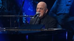 Billy Joel lyttää ikonisen The Beatles -albumin – ”Kokoelma puolivillaisia biisejä”