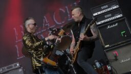 Hurriganesin henki elää ja voi hyvin – Ile Kallion ja Janne Louhivuoren kera esiintyvä Black Devils julkisti juhlakonsertin