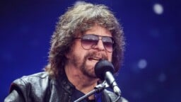 Jeff Lynne sairastui vakavasti – Electric Light Orchestran jäähyväiskeikka peruuntui